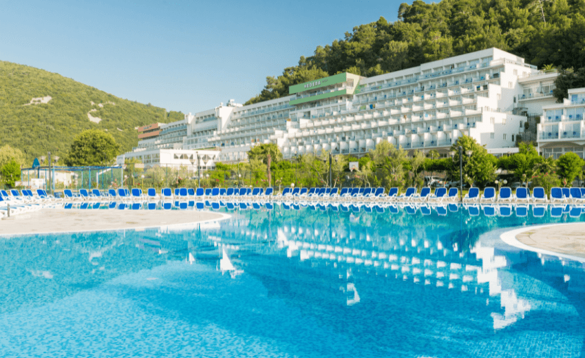 Das Hotel Hedera ist der richtige Ort für einen Familienurlaub in Kroatien. Dieses Hotel bietet Unterhaltung und Aktivitäten für die ganze Familie.